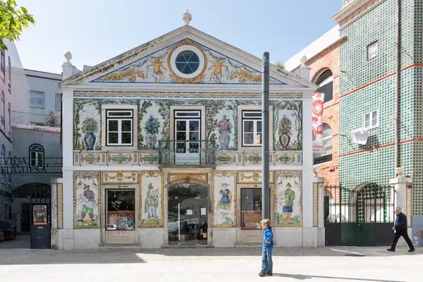 Fachada principal do Mercado Municipal de Arroios