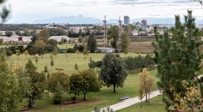 Panoramica del parco Riemer nel distretto di Trudering durante il giorno