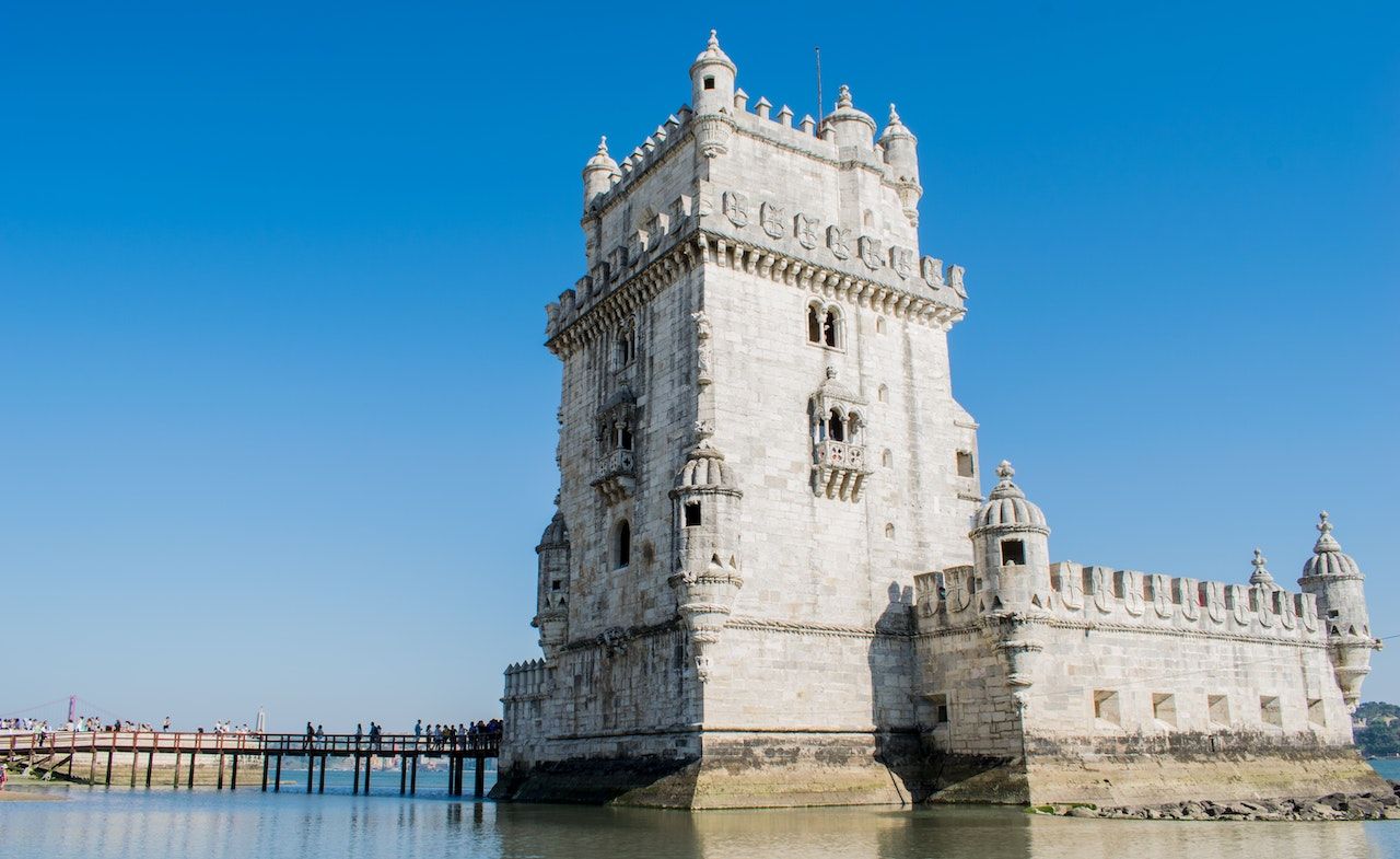 Tour de Belém par une journée ensoleillée