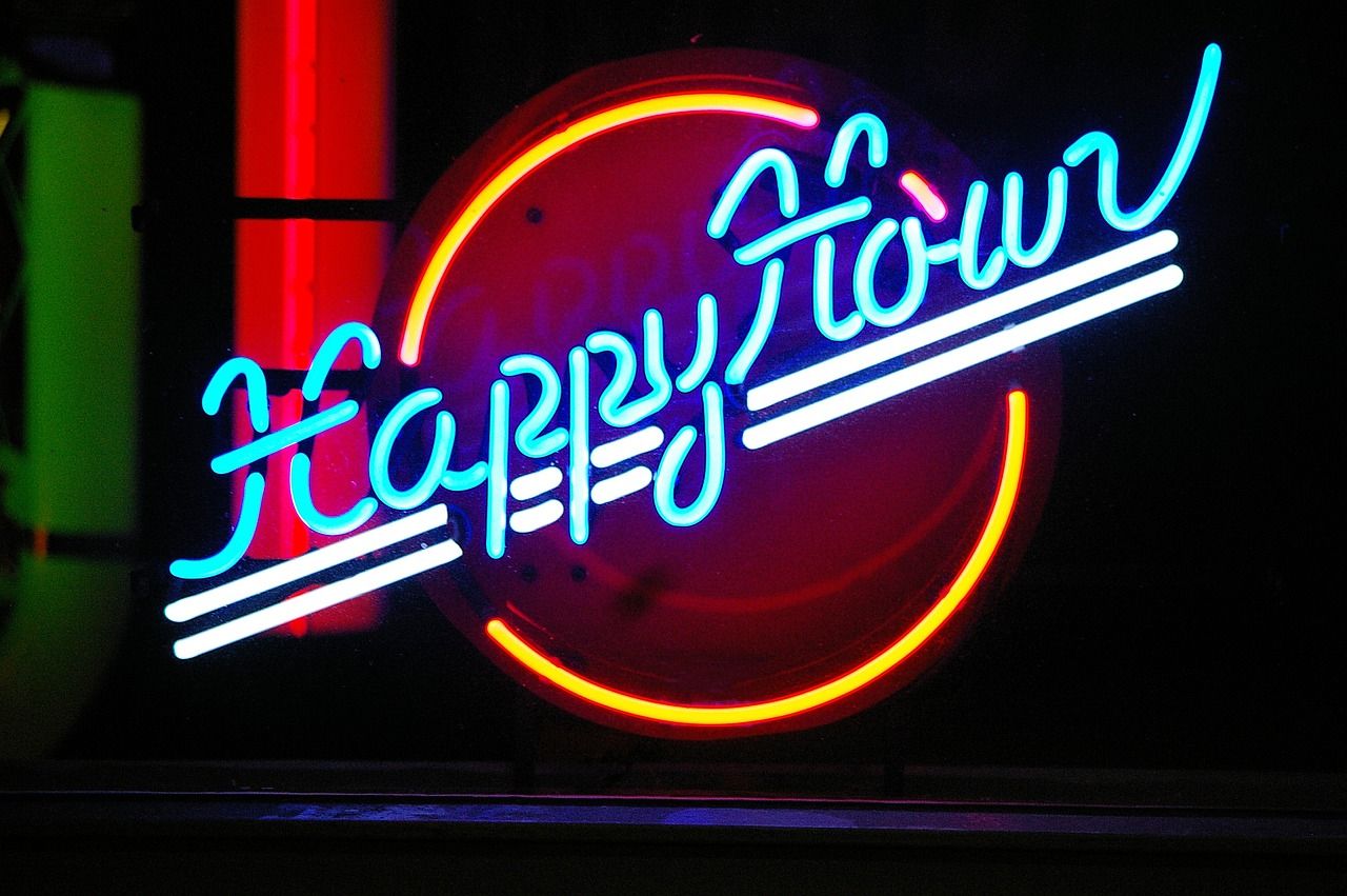 Cartel de neón con Happy Hour