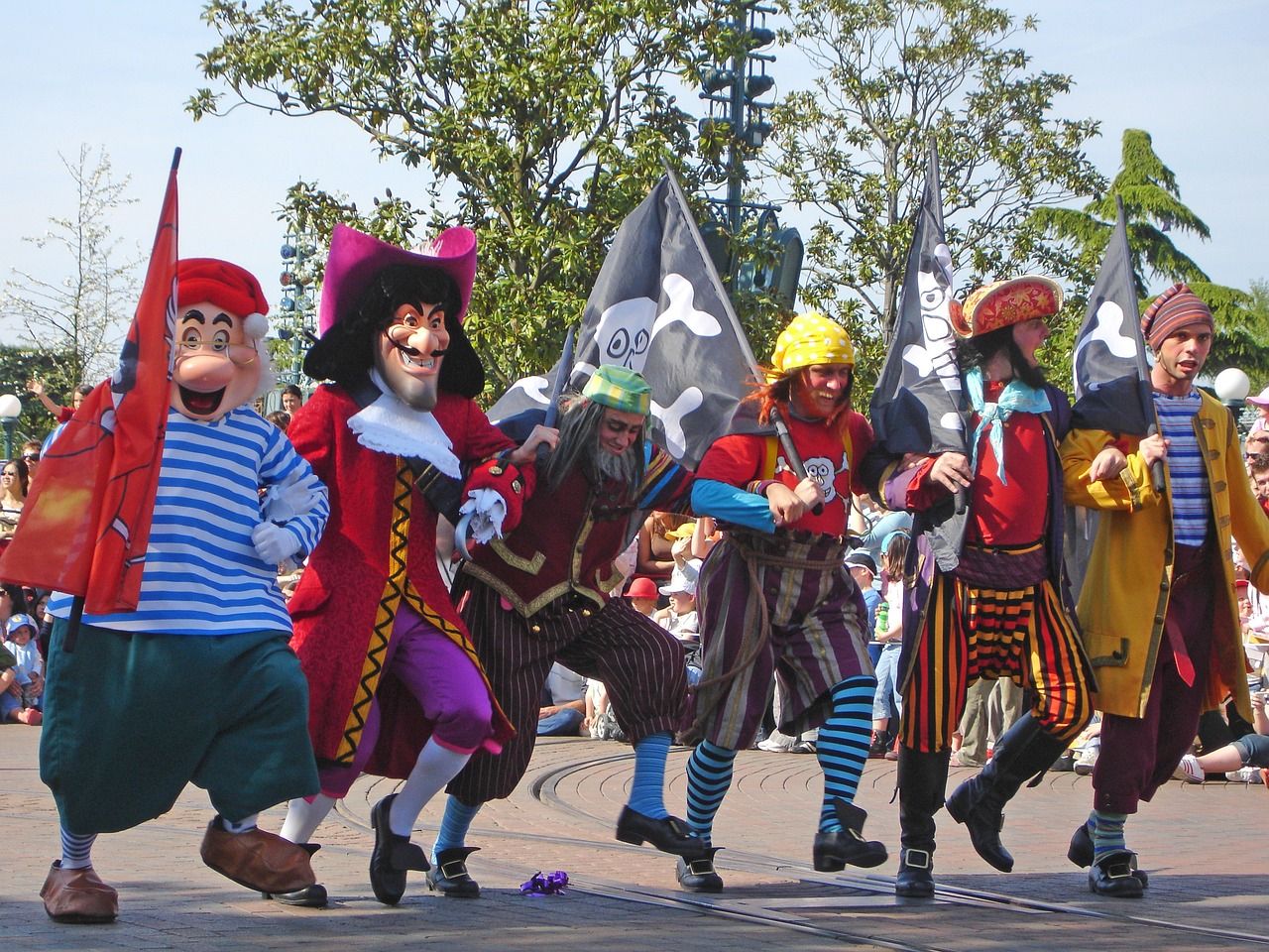 Personagens da disney desfilando