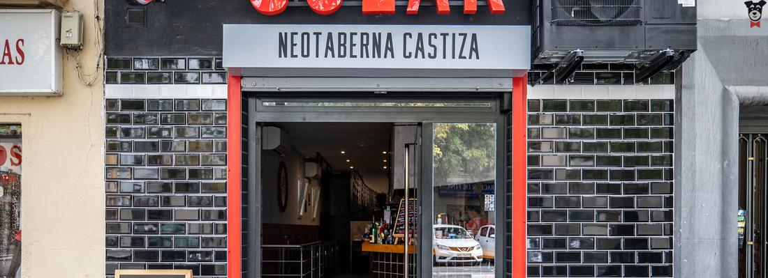 Puerta principal de la taberna Gozar Neotabarna