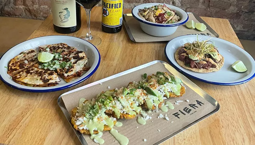 Detalle de tres platos que se pueden degustar en Fiera