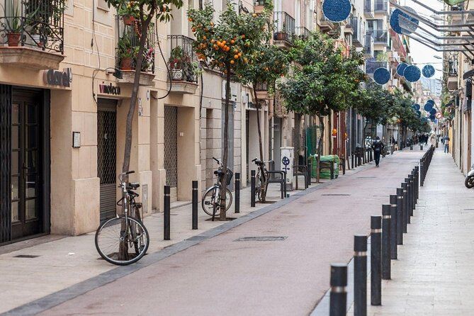 Strada deserta nel quartiere di Poblenou