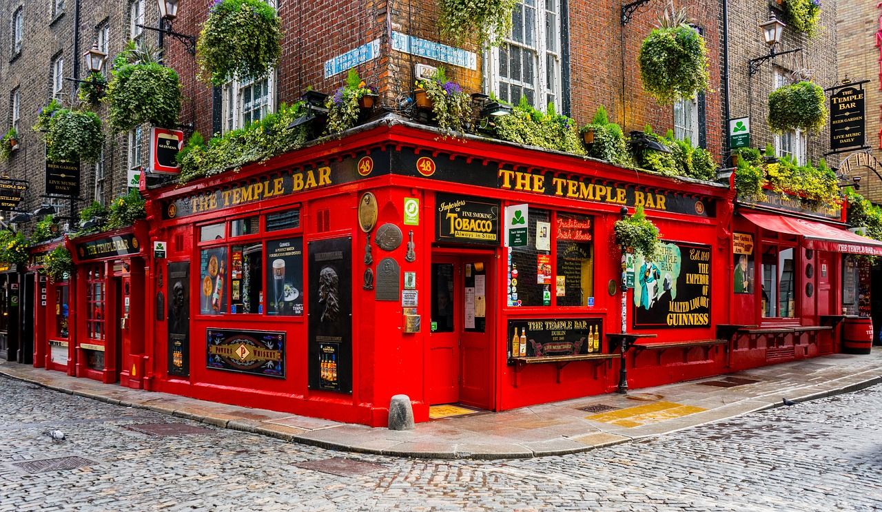 Traditionelle rote Fassade von Temple Bar in Dublin