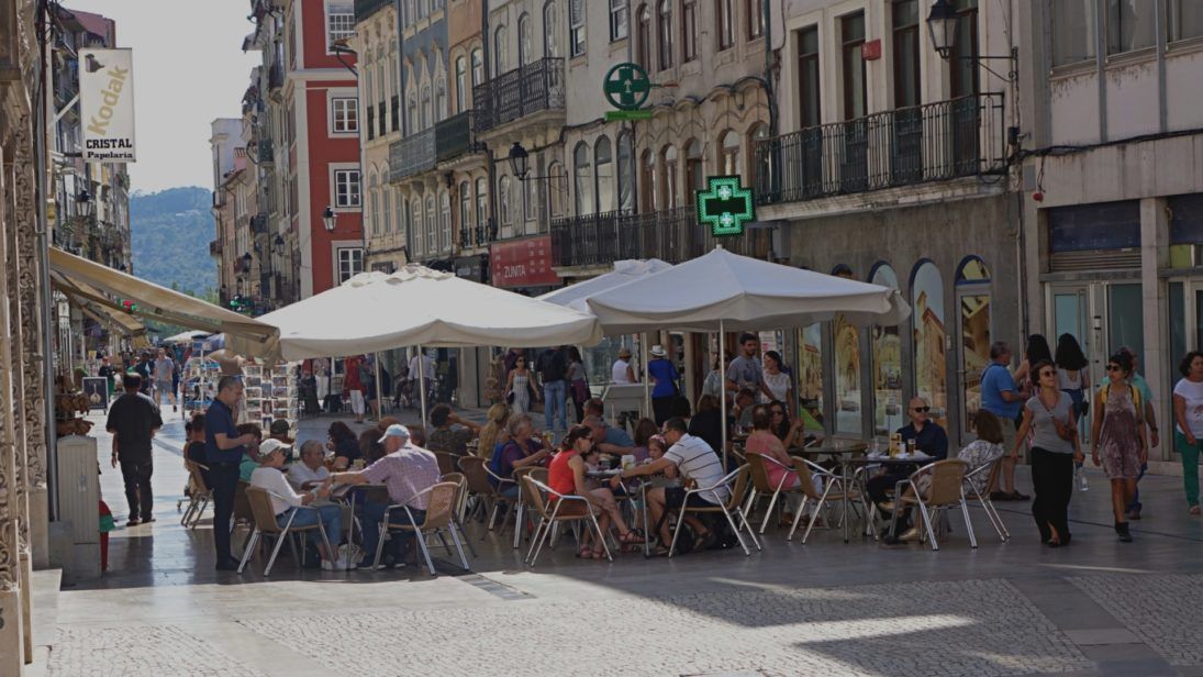 Esplanada animada na Baixa
