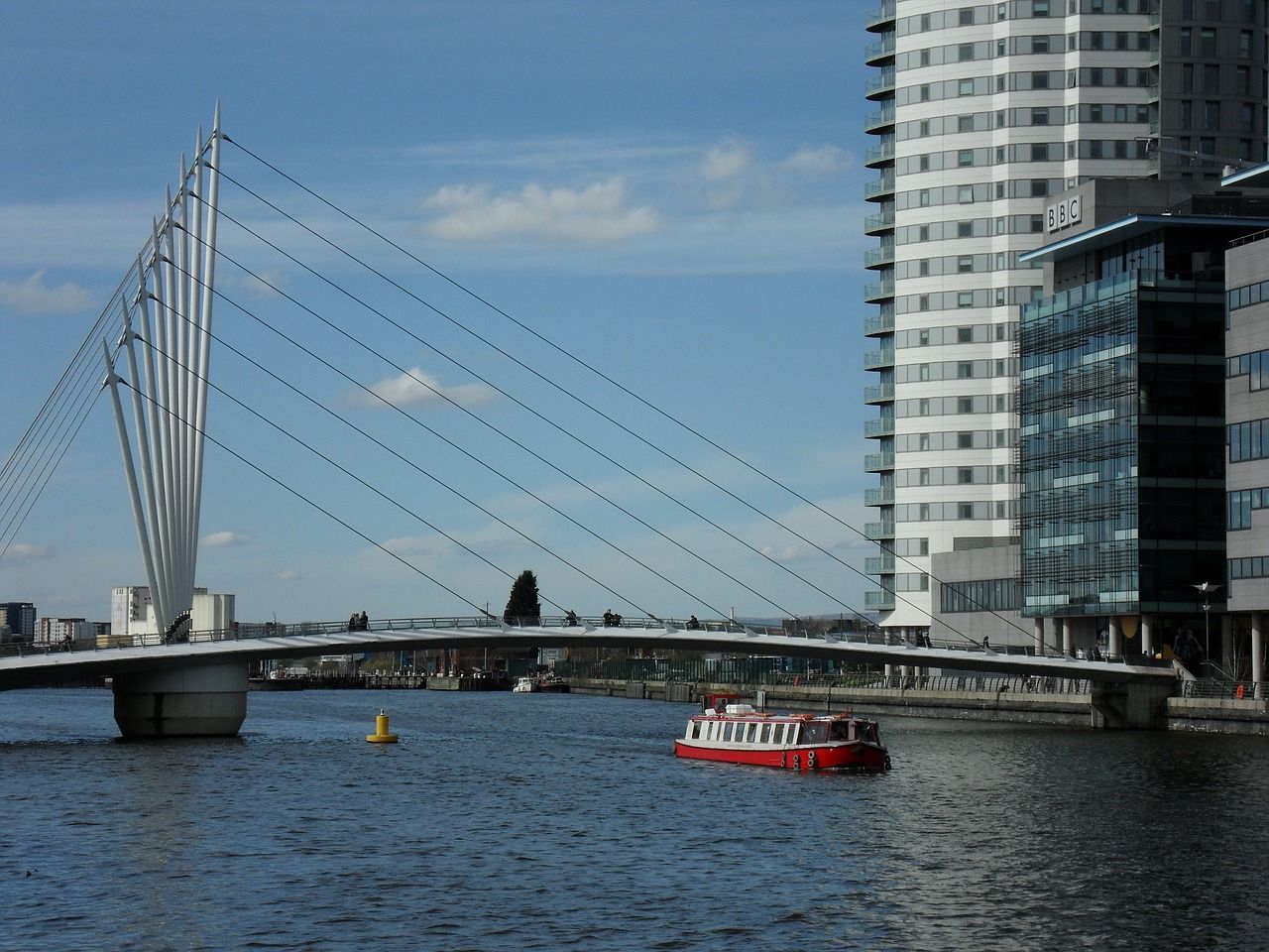 Quais de Salford, pont et bateau sur la mer
