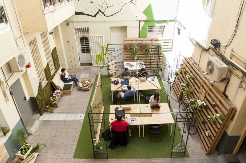 Parte do espaço Shed Co Coworking visto de cima