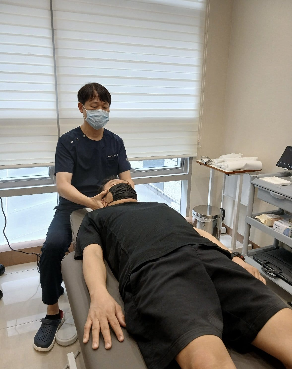 Chuna manual therapy applied to the neck and upper spine for posture correction