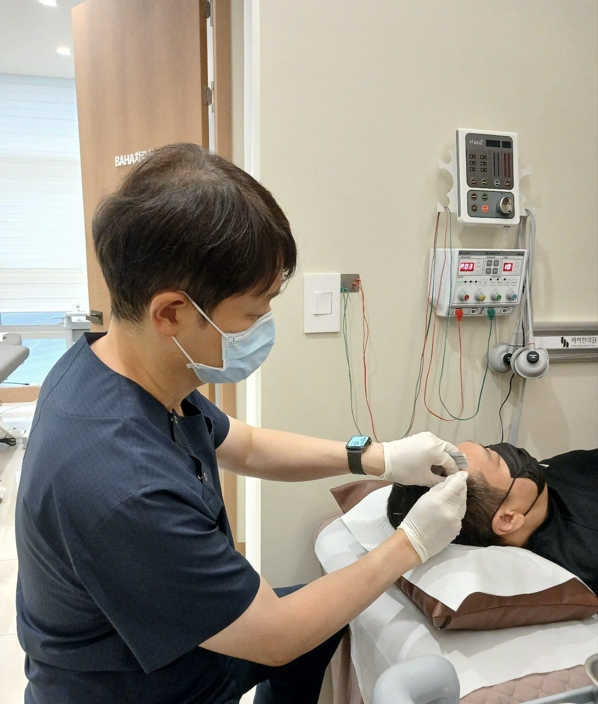 Acupuncture treatment for neck and shoulder pain at Baha Korean Medicine Clinic