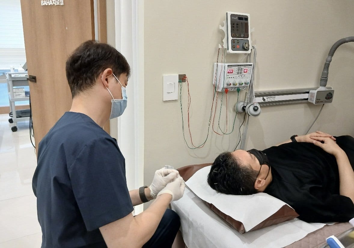Patient resting during acupuncture treatment in the treatment room