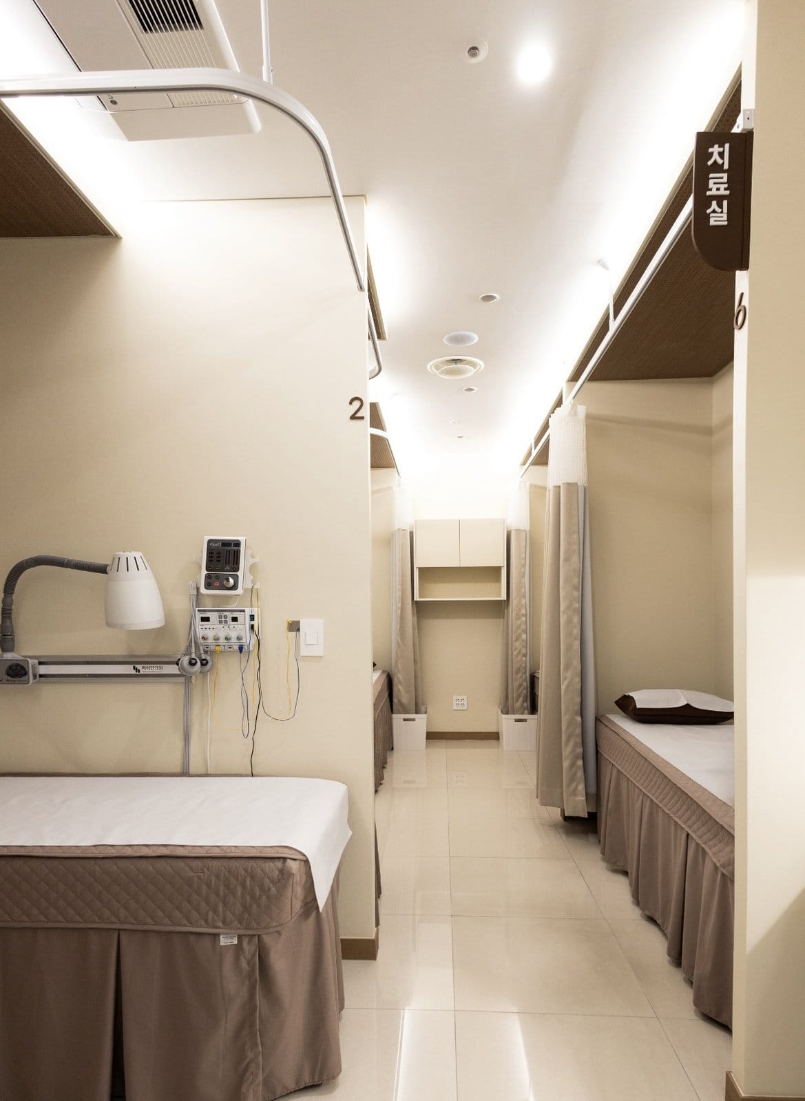 Treatment beds at Baha Korean Medicine Clinic near Daechi Station