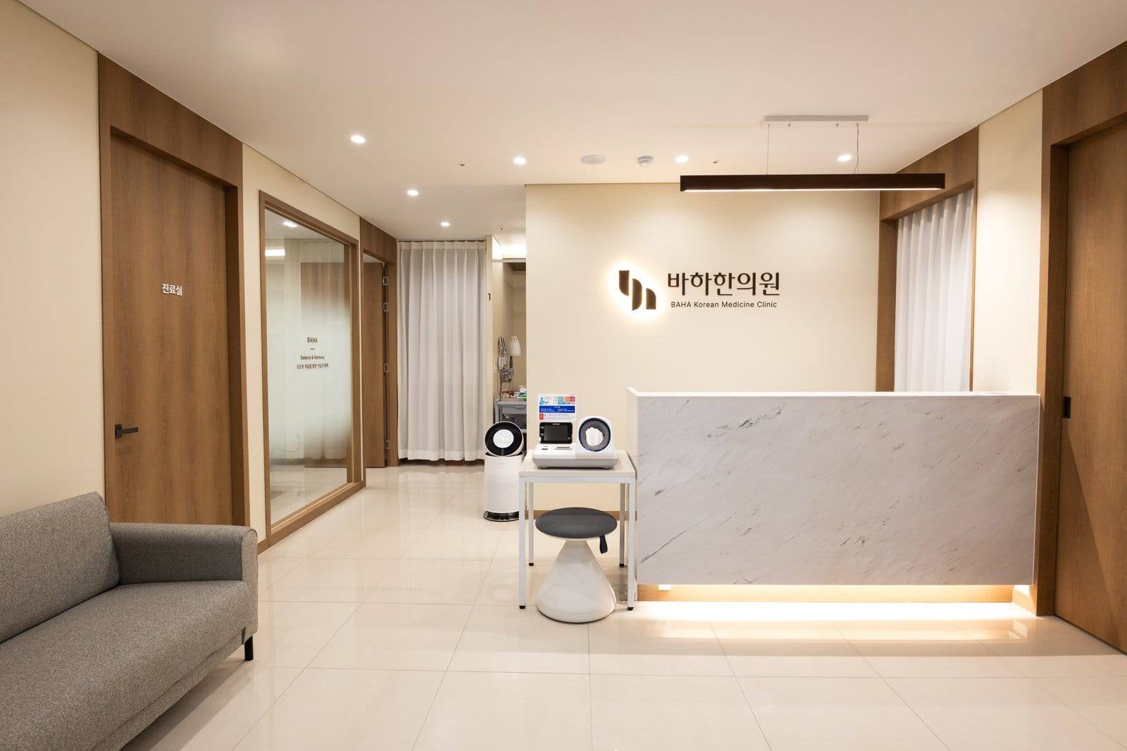 Reception and waiting area at Baha Korean Medicine Clinic near Daechi Station