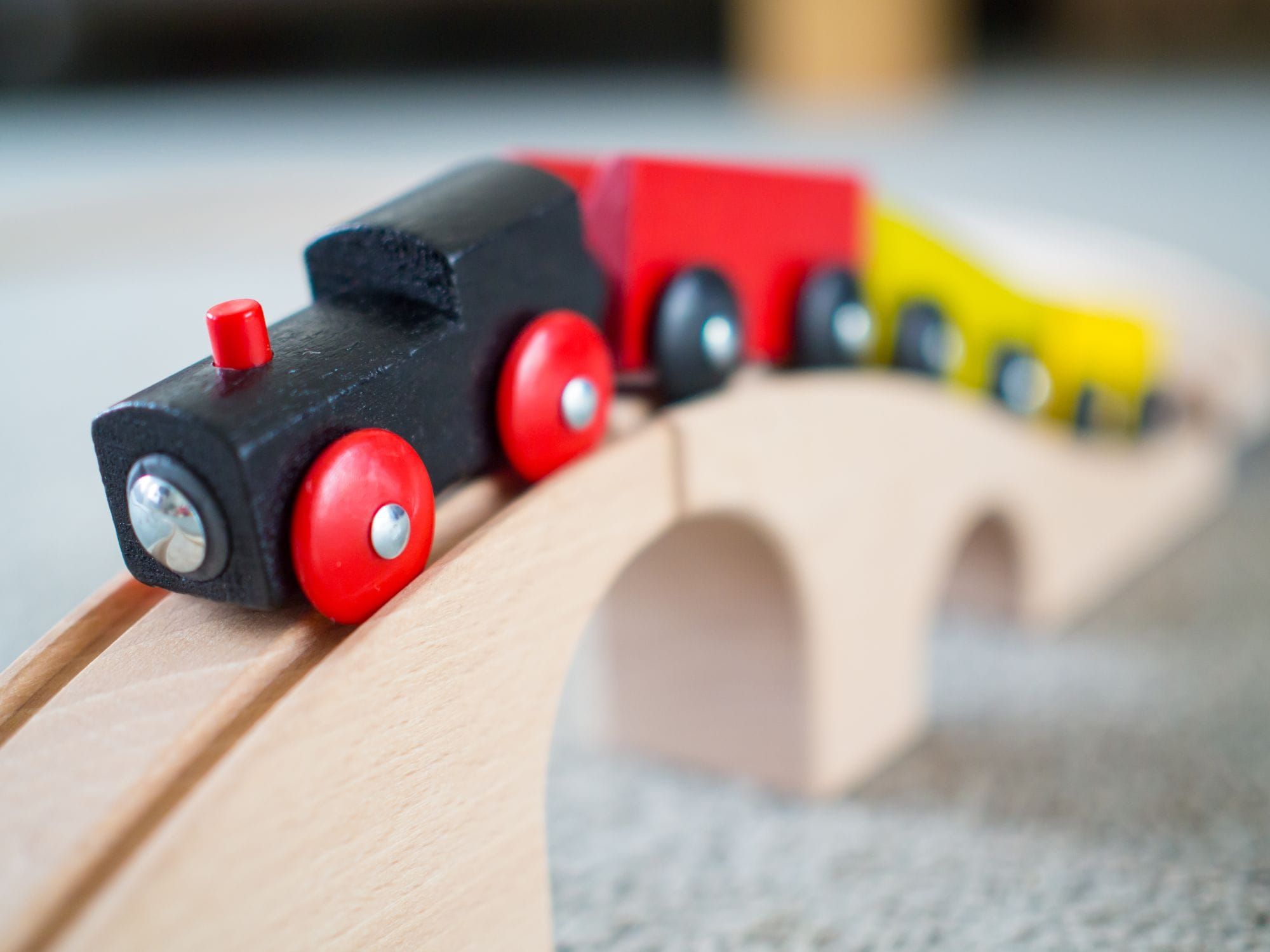 🇸🇪 Brio: Königliches Holzspielzeug mit zeitgemäßem Twist