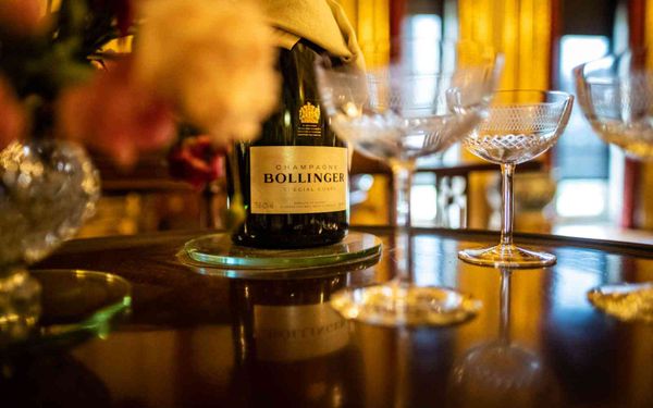 🇬🇧 Bollinger: Königlicher Glanz und filmreife Geschichte – geprägt von einer visionären Unternehmerin