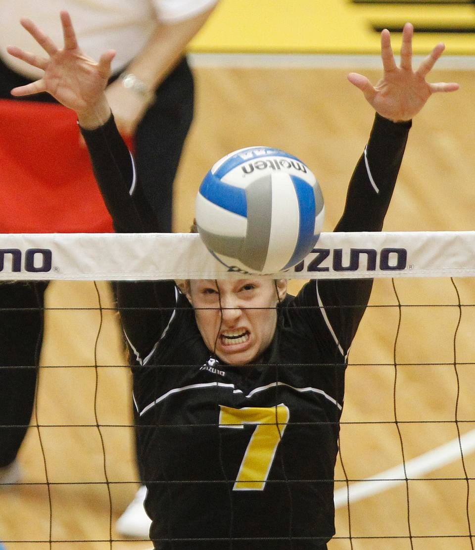 Knee Valgus Angle During Landing Tasks in Female Volleyball and Basketball Players