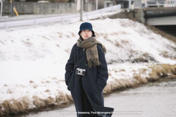 Two Seasons, Two Strangers