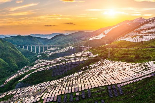 China solar energy farm (credit: iStock) 