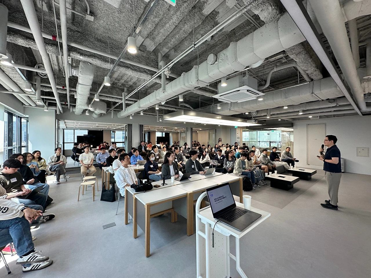 Claude Bloom 2차: 마이리얼트립·AB180과 함께한 100명의 라운드테이블