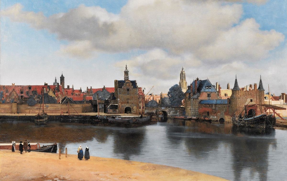 De oude stad Delft gezien van over het water