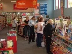 Retailers cross fingers for holiday sales lift