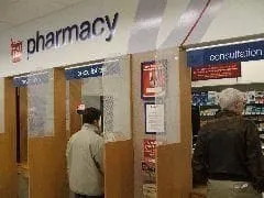 Walgreens sees earnings decrease in 2Q