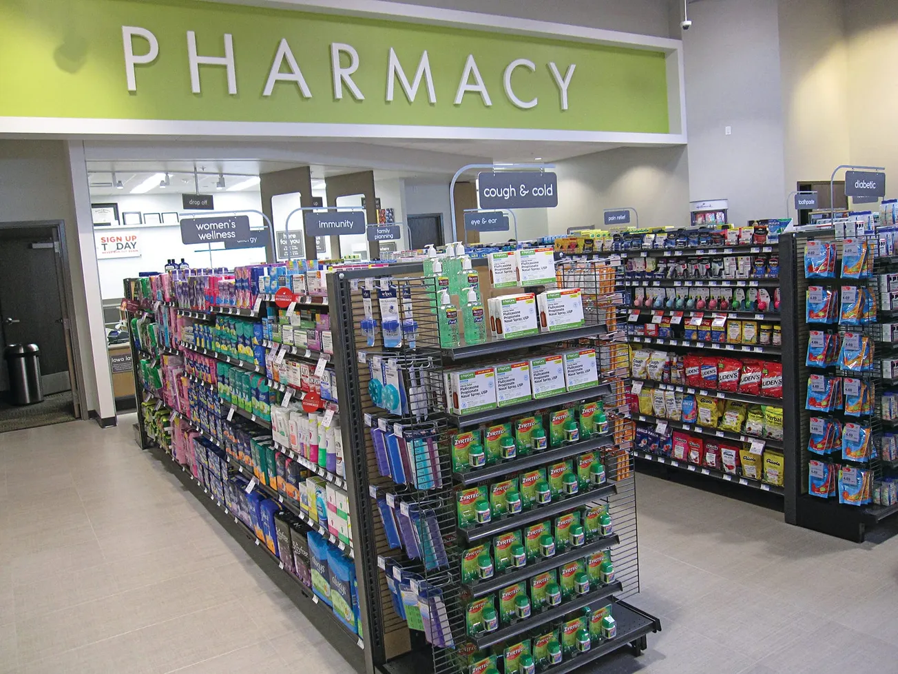HealthMarket store unveiled by Hy-Vee