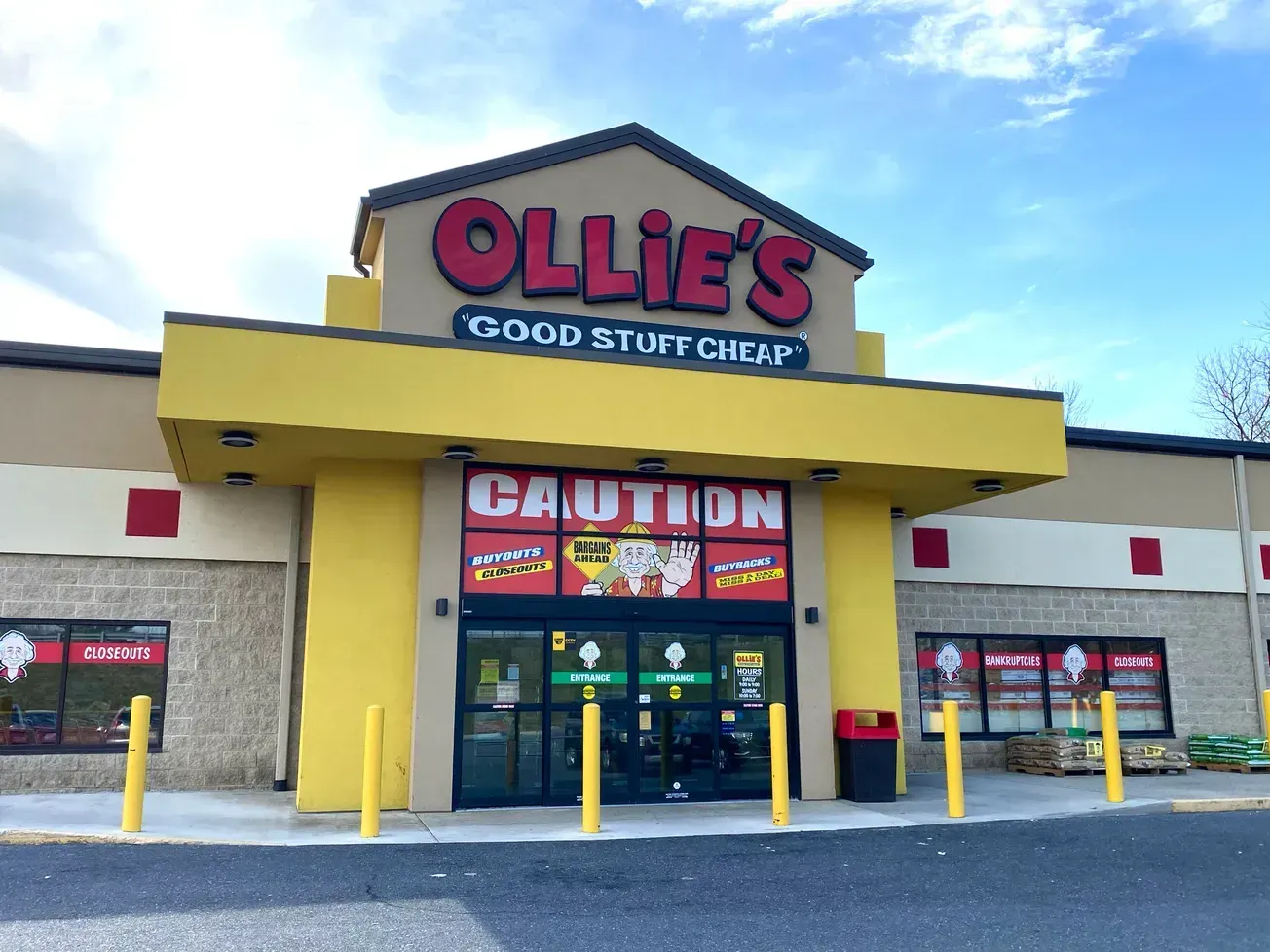 Ollie's unwraps hOLLIEday Caring Feeding America campaign