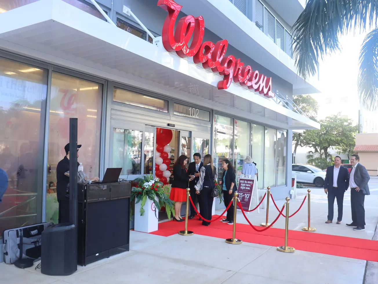 Walgreens opens in new store in Hollywood, Florida
