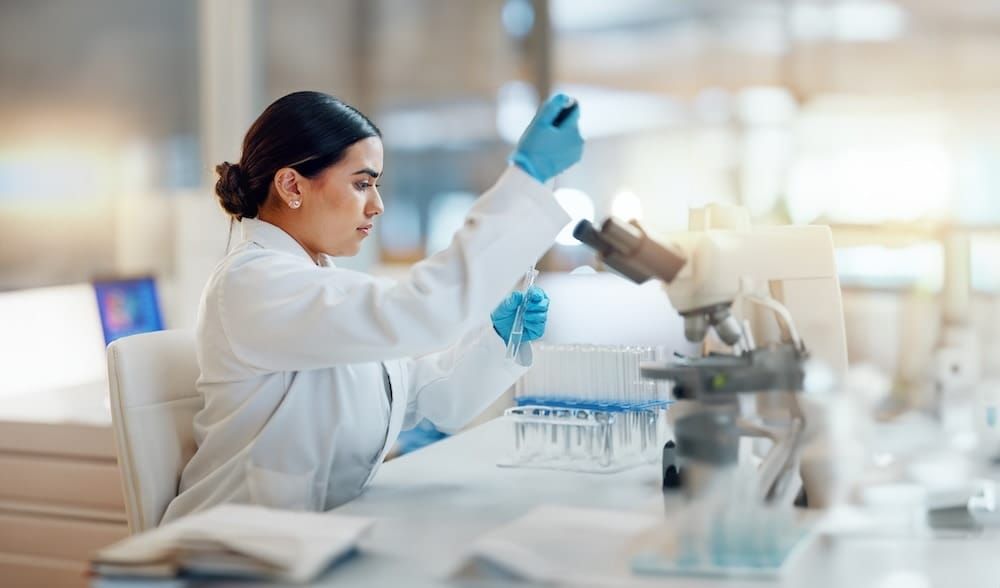 De TCAE a Técnico de Laboratorio: cómo ascender