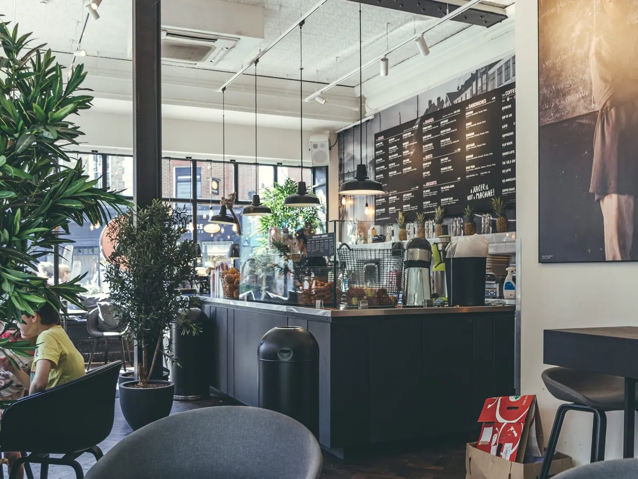 5 dynamics shaping the UK branded coffee shop market in 2024