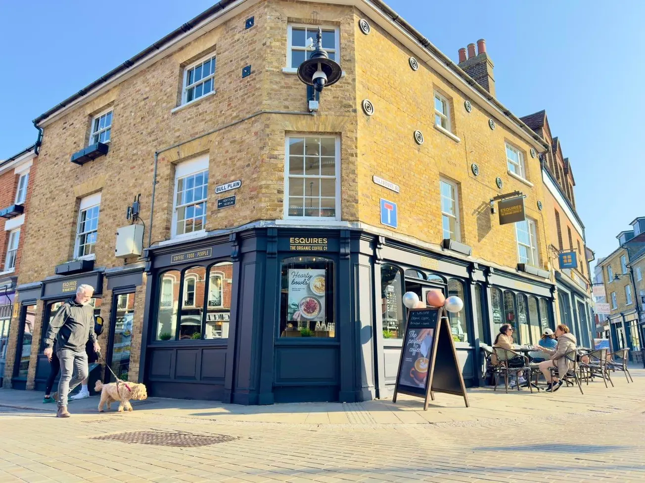 Cooks Coffee signs master franchise agreement to launch Esquires Coffee in India