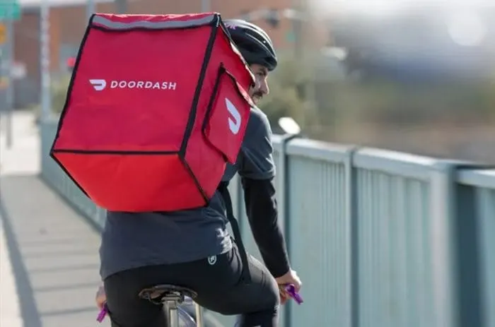 Starbucks and DoorDash launch delivery partnership across Canada