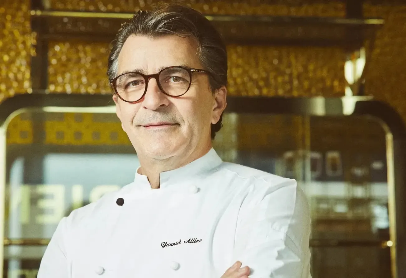 Multi-Michelin-starred chef launches luxury croissant café in London
