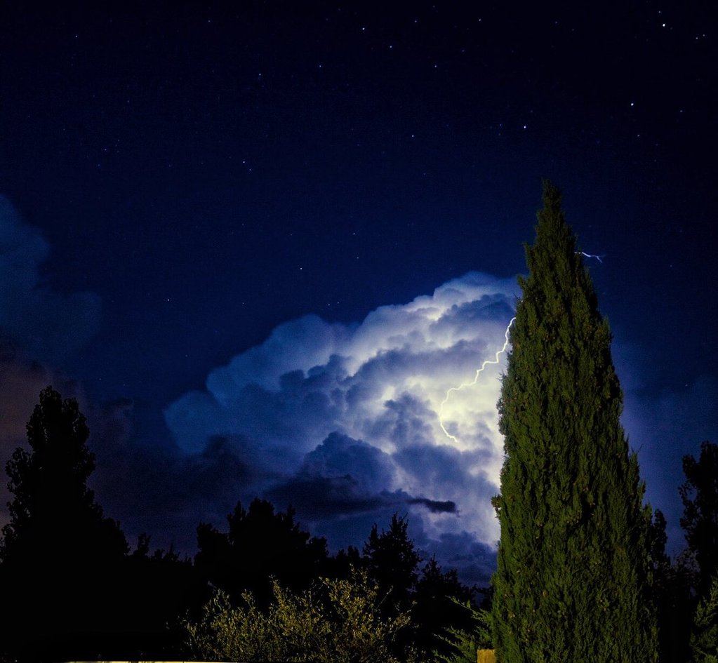 Finally_got_a_lightning_shot_I_m_happy_with_by_Paul_Charliee1972_1024x1024