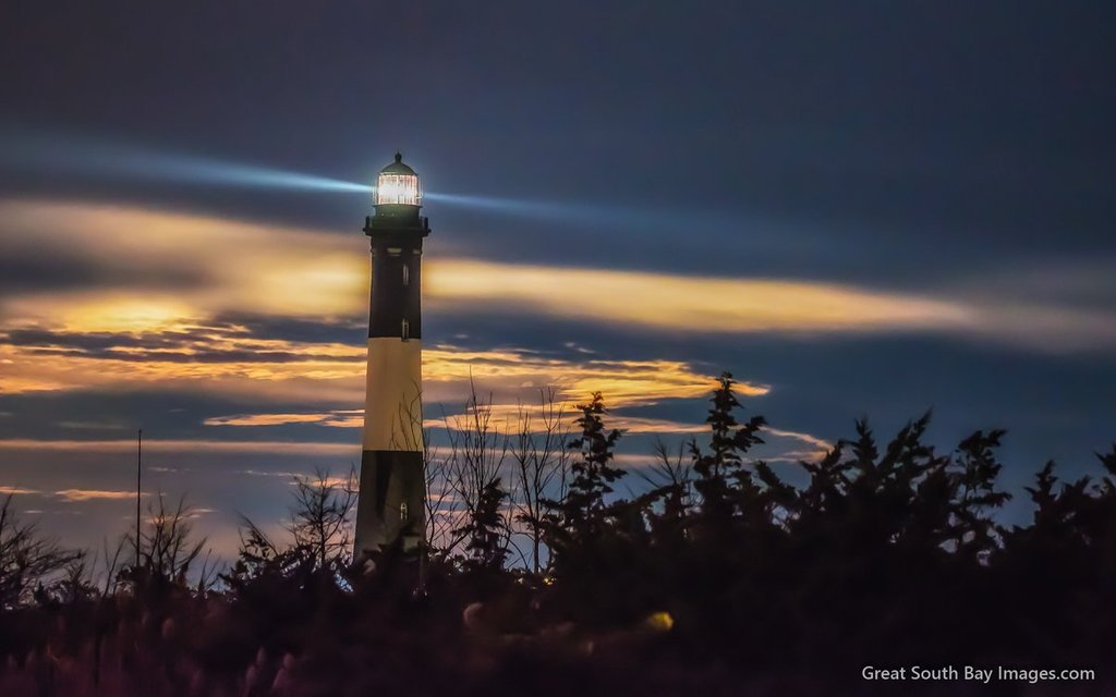 Full_Moon_rising_behind_the_Fireisland_Lighthouse_by_Mike_Busch_Greatsouthbayimages_GSBImagesMBusch_1024x1024