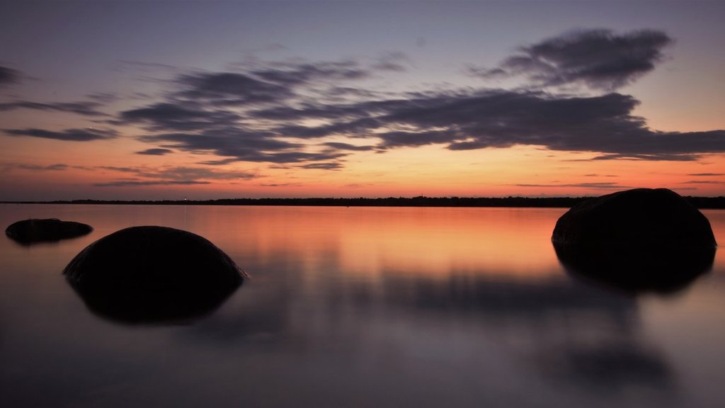 Rocks_in_the_Ottawa_River_near_Westboro_Beach_by_OldMan_oldmanloudwife_1024x1024