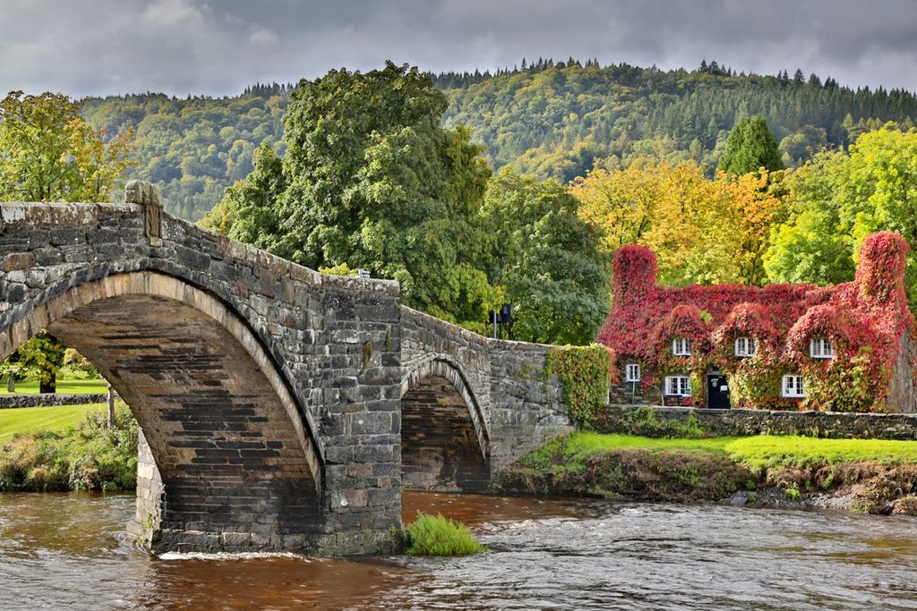 Llanrwst_North_Wales_by_Paul_Silvers_Cloud9weather1_1024x1024