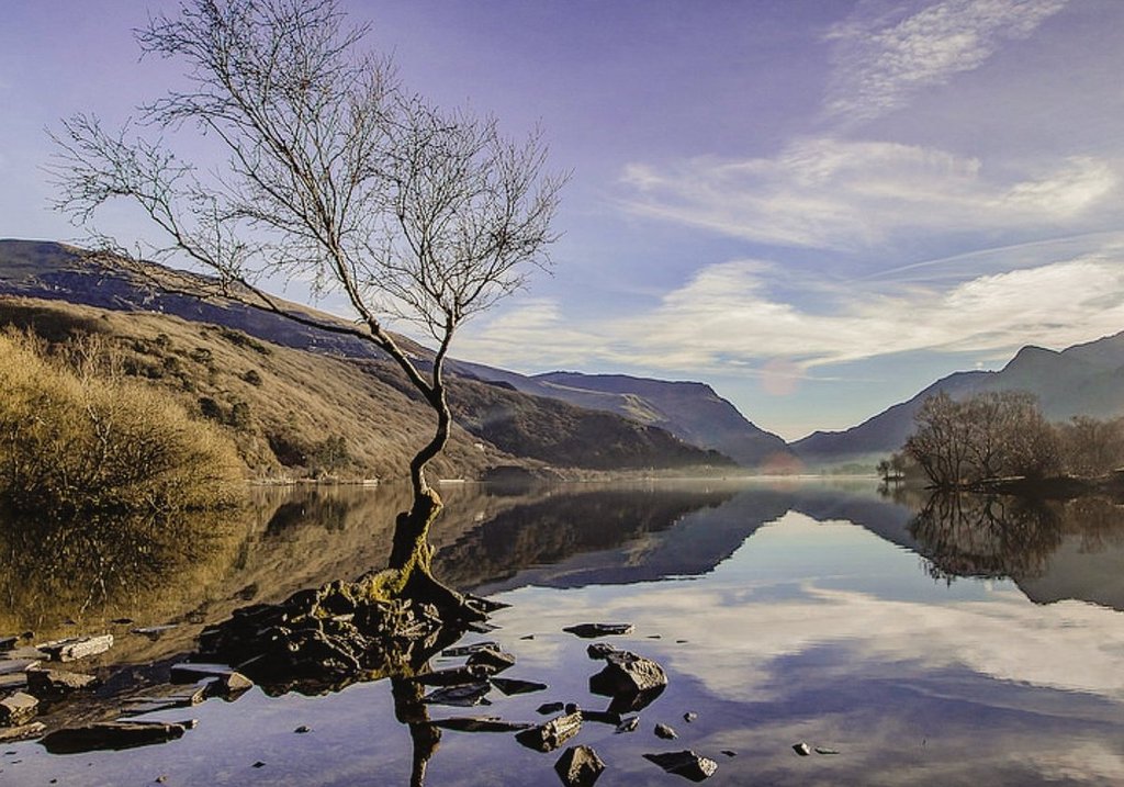 A_cold_and_calm_Llyn_Padarn_Llanberis_by_BleddynJones-Pearson_bleddyn123_1024x1024