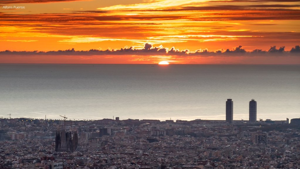 Barcelona_sunrise_from_the_Fabra_Observatory_by_Alfons_Puertas_alfons_pc_1024x1024