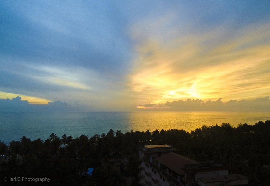 1st_Place_A_split_sky_in_the_sunset_by_Hari_Photography_HariG_IN_687f9684-e684-4933-a769-d85173e0def0_1024x1024