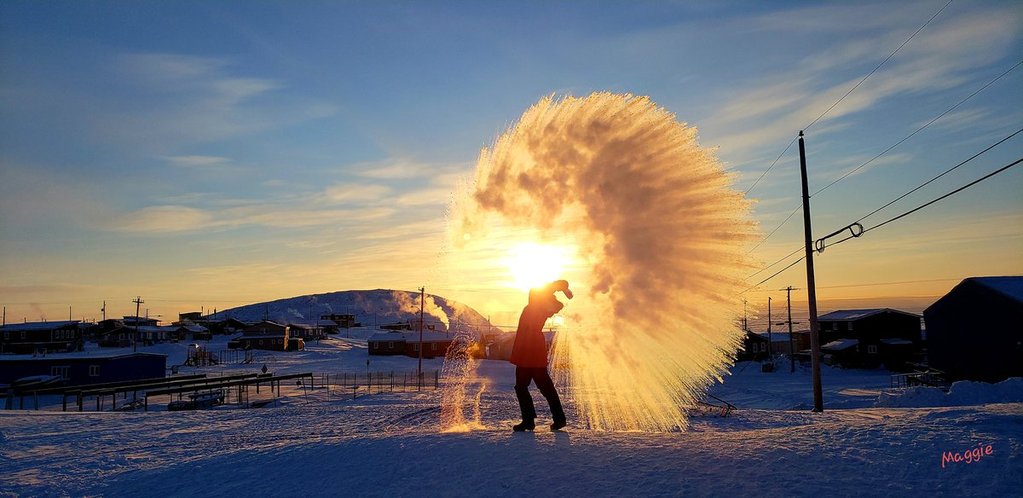 Arctic_science_experiments_in_extreme_cold_temperatures_by_Maggie_PurpleSaxifrage_1024x1024