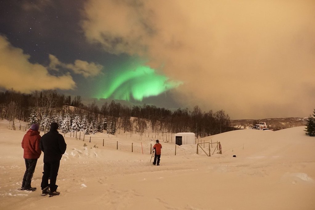 Aurora_brewing_at_high_latitudes_by_Adrien_Mauduit_ADphotography24_1024x1024