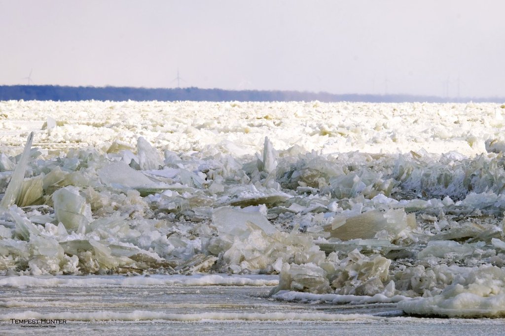 Erie_s_frozen_tundra_by_Tempest_Hunter_tempesthunterph_1024x1024