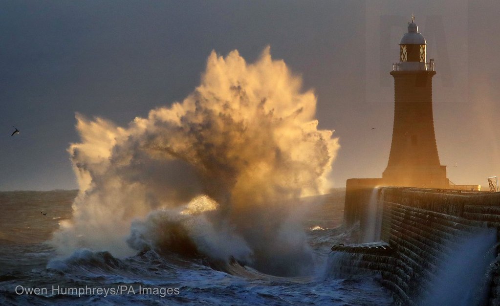 Exploding_waves_at_Tynemouth_by_Owen_Humphreys_owenhumphreys1_1024x1024