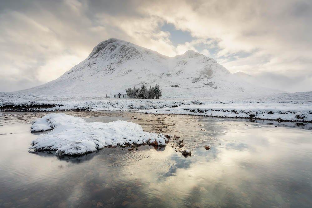Lagangarbh_Hut_with_Buachaille_Etive_Mor_in_the_background_James_Abbott_jamesaphoto_1024x1024