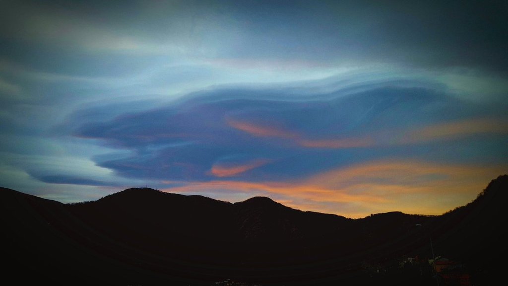 Lenticular_in_Switzerland_by_Morgana_TF_MorganaTF3_1024x1024
