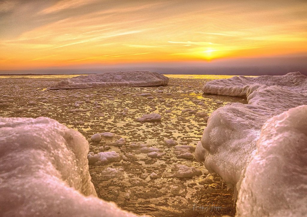 Looks_like_some_icebergs_floating_in_lake_Ontario_by_Mark_Hopper_sharkey_hoppermark_1024x1024