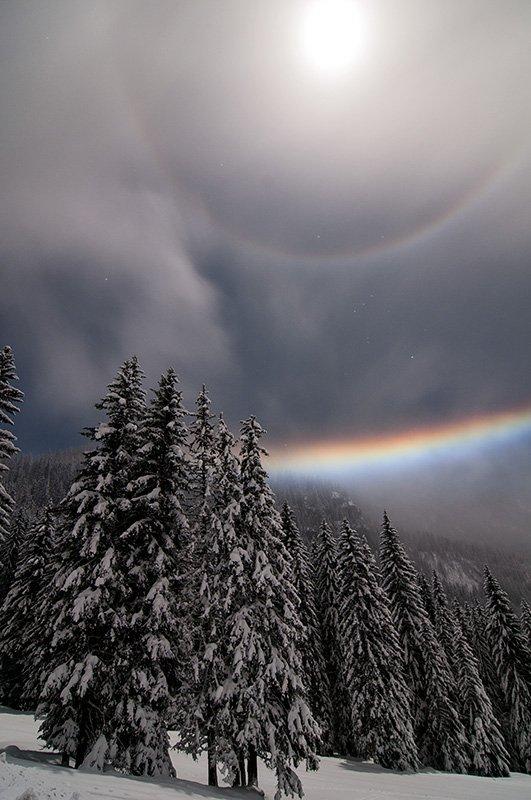 Lunar_circumhorizon_arc_ten_years_ago_in_the_Alps_by_Christophe_Suarez_suarezphoto_1024x1024
