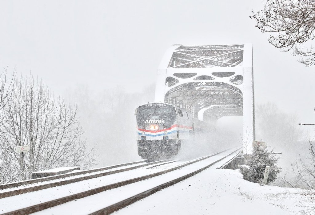 Snow_moving_in_at_a_good_clip_through_VA_by_Solomon_Tucker_babesandballers_1024x1024